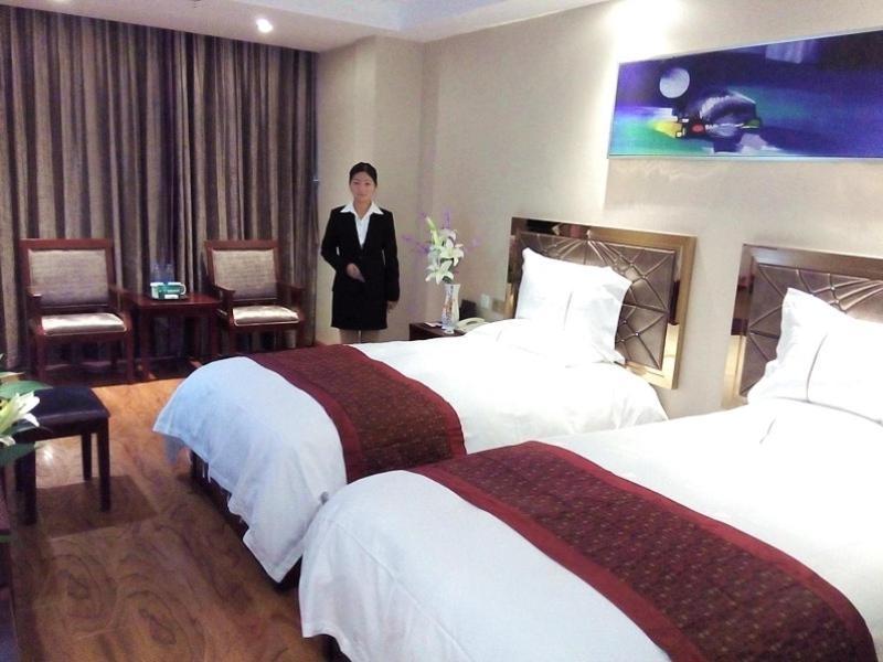 Greentree Inn Geermu Walking Street Business Hotel Golmud Exterior foto