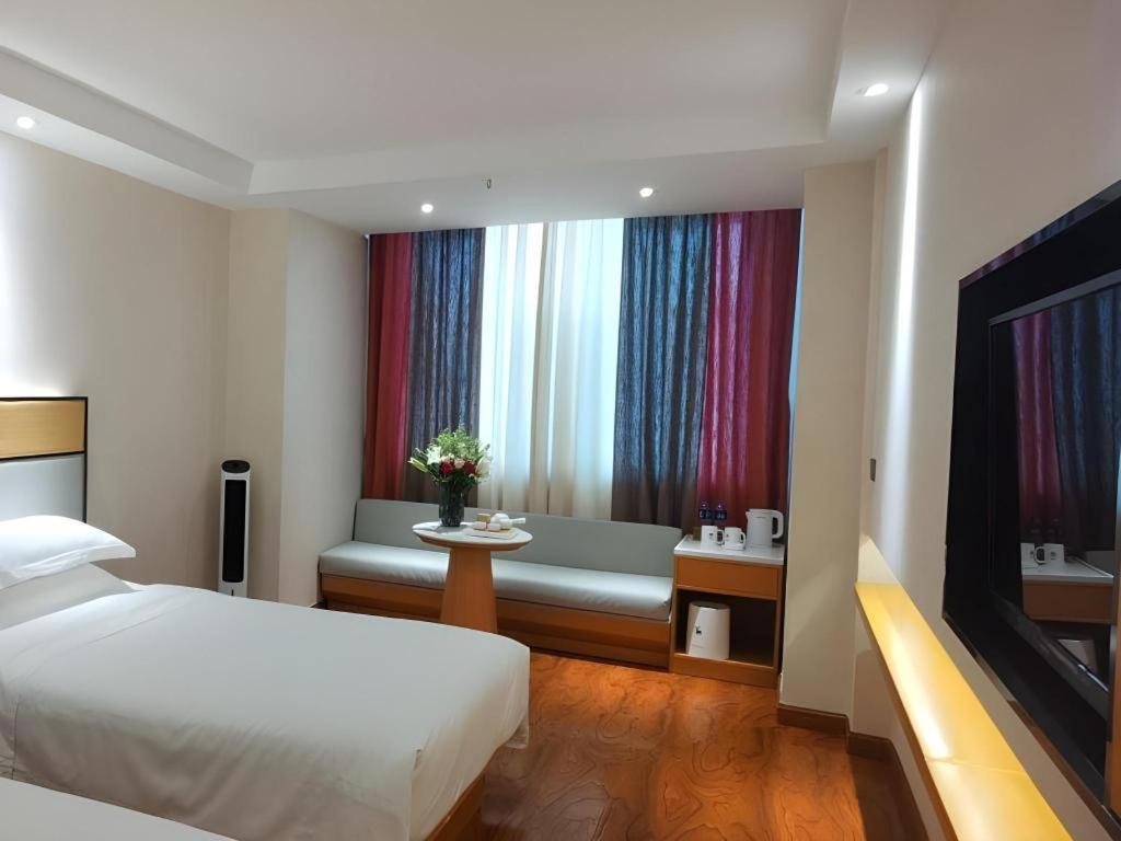 Greentree Inn Geermu Walking Street Business Hotel Golmud Exterior foto