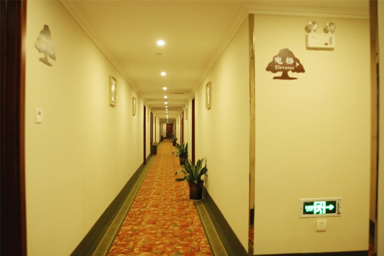 Greentree Inn Geermu Walking Street Business Hotel Golmud Exterior foto